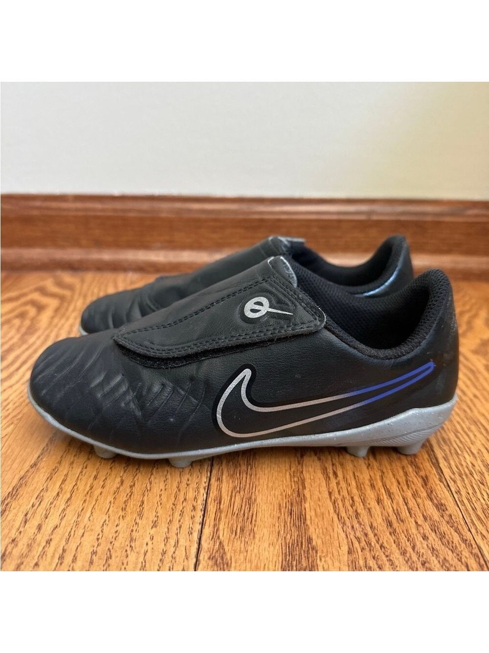 Nike Tiempo Legend 10 Club Velcro Soccer Cleats size 12C